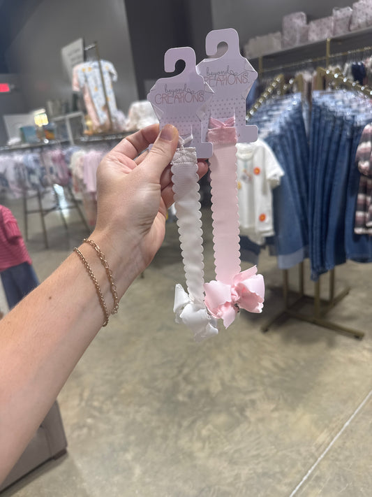 Paci Clip Scalloped