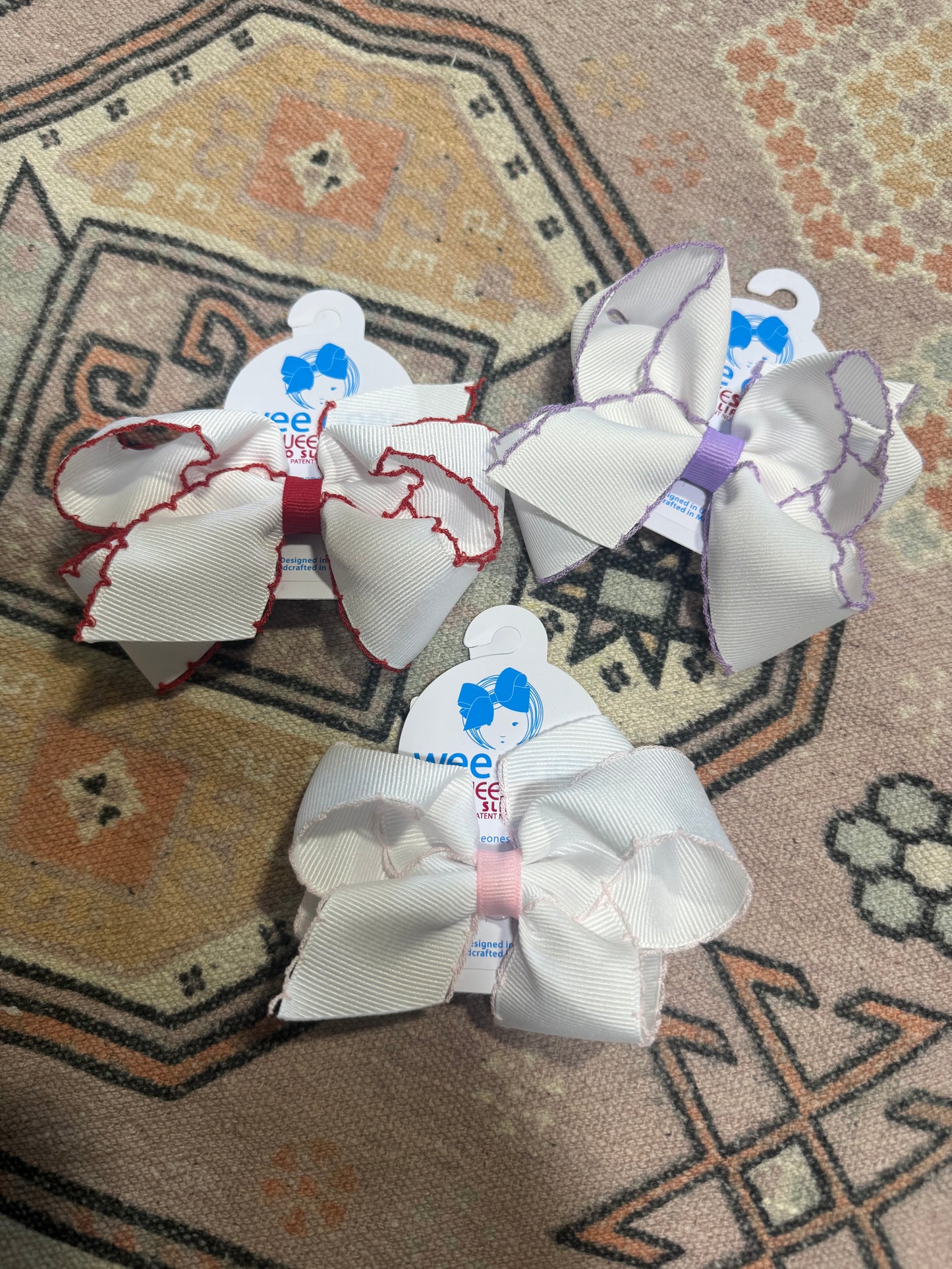 Medium Moonstitch Bow