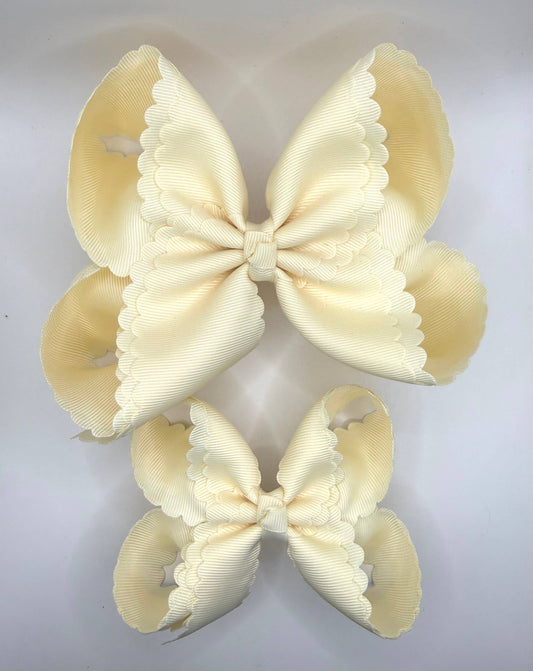 Ivory Scallop Bow