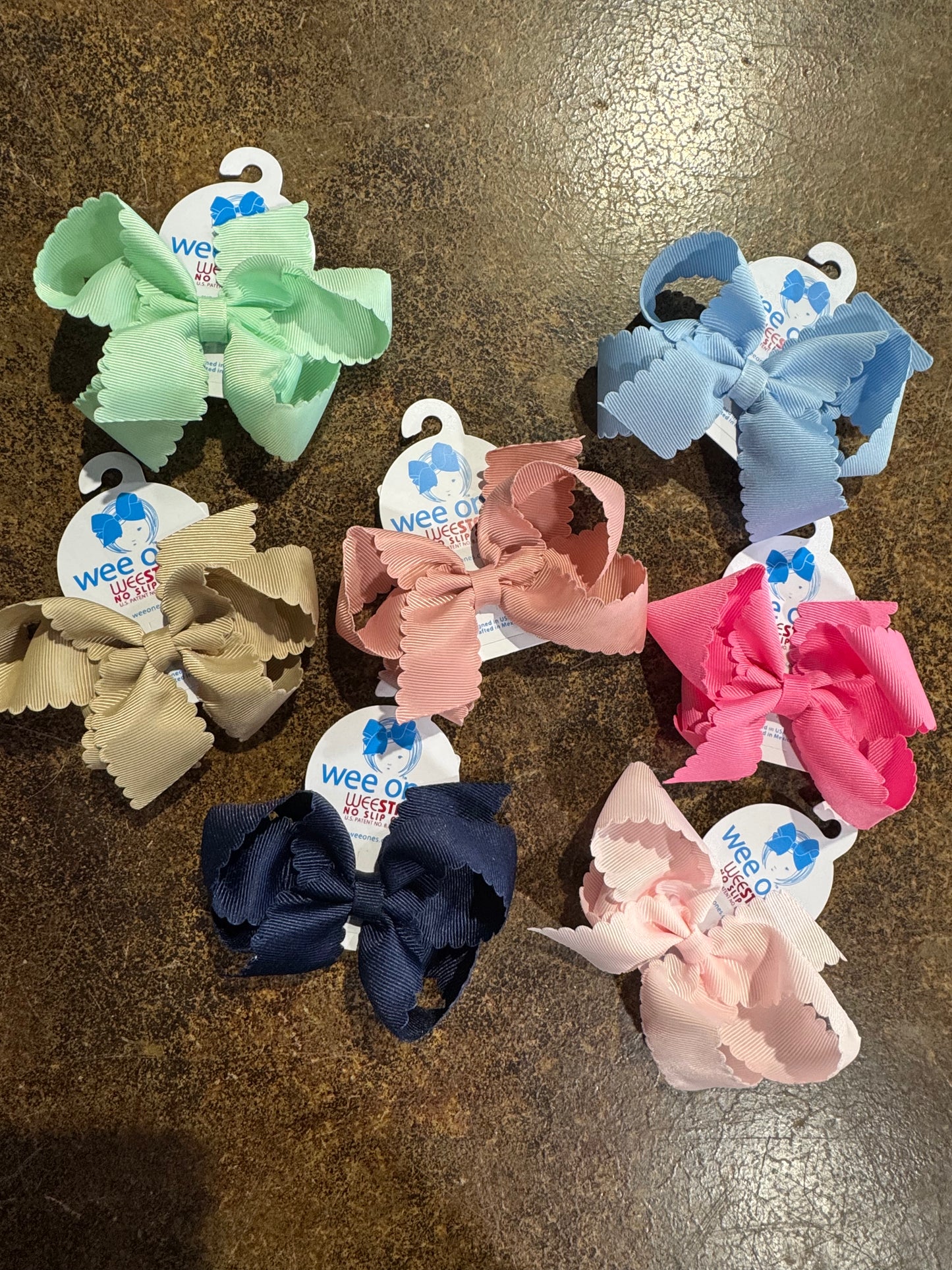 Medium Scalloped Edge Bow on a Clip