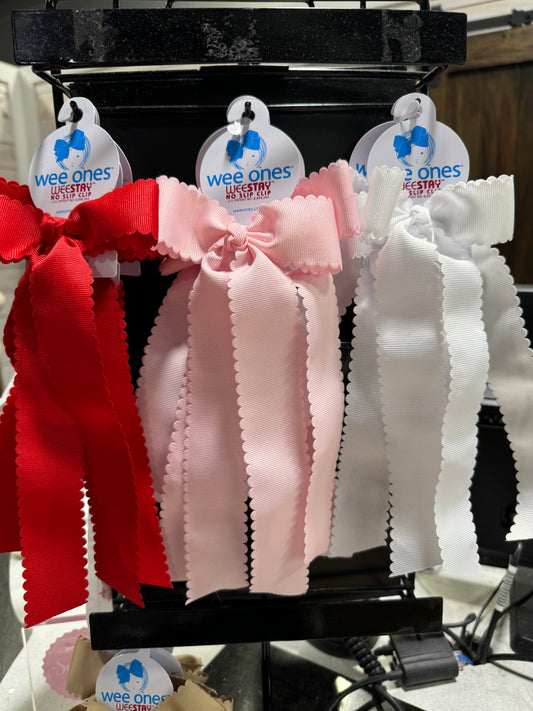 Medium Scalloped Bow with Tails