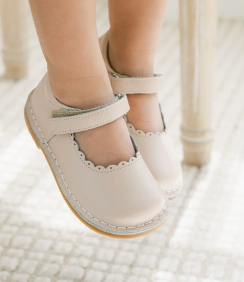 Caitlin Scalloped MJ